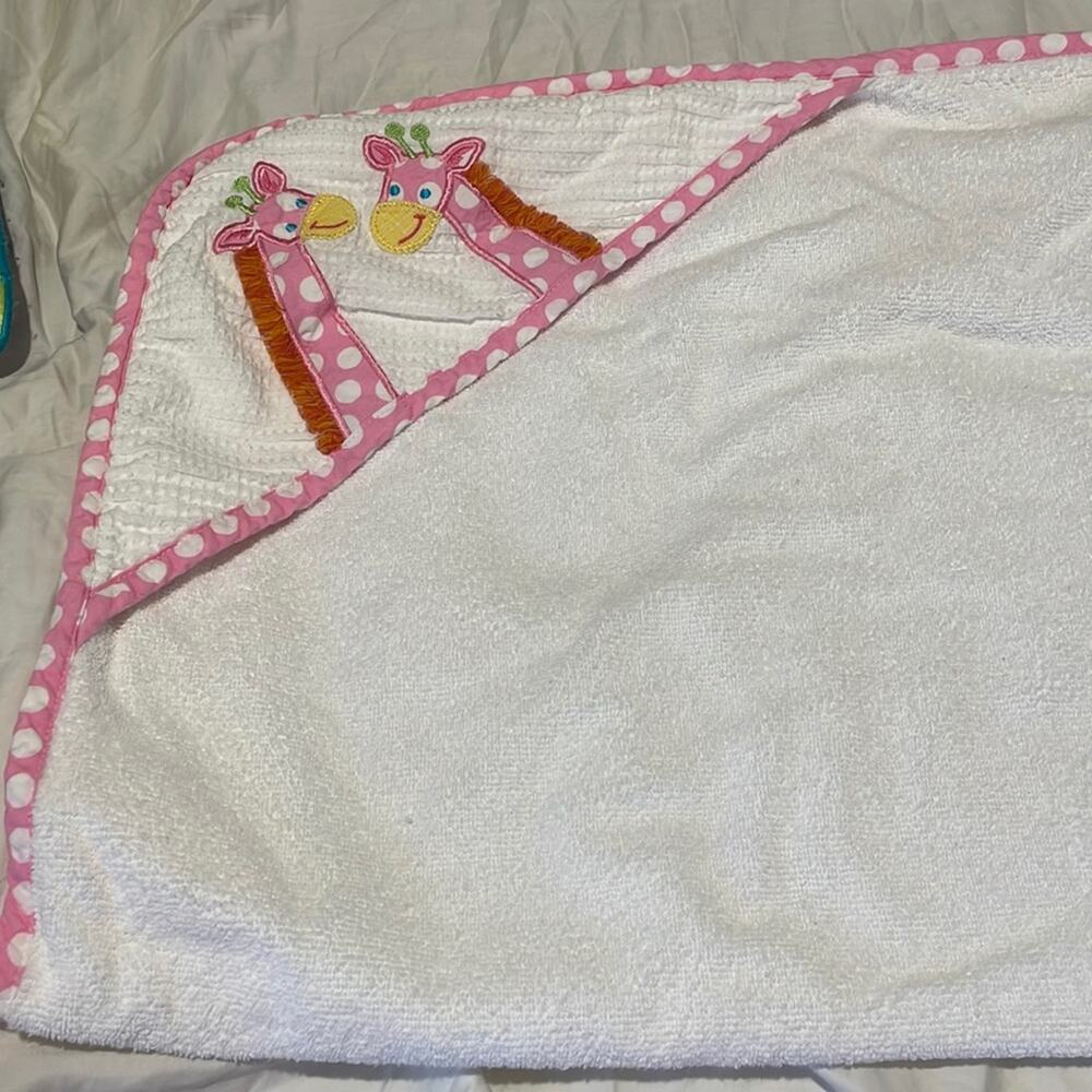 3 Martha’s 38x34 hooded giraffe appliqués embellished baby towel white terry euc